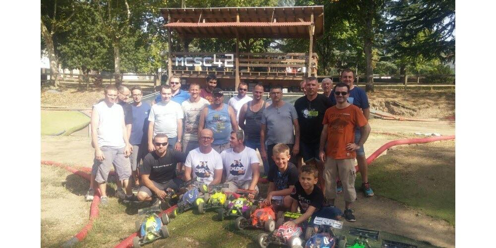 Les adherents sur le site ou roulent les bolides du mcsc42 photo cyrille micol 1505248305